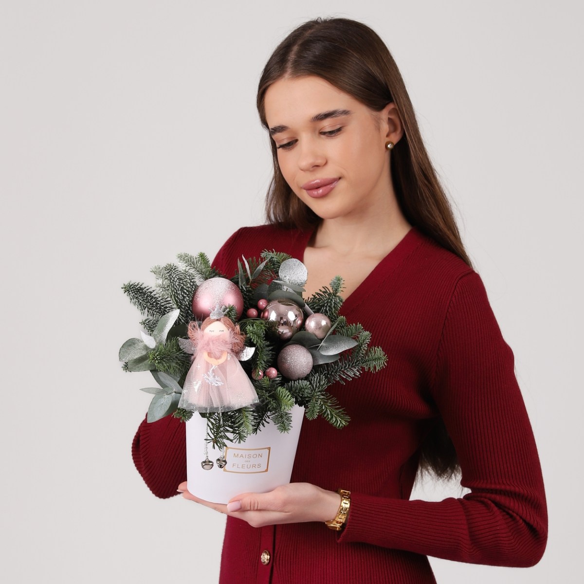 novogodnyaya korobka s elyu nobilisom 5